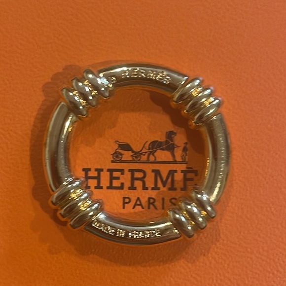 HERMES Scarf Ring Square Knot Gold Color - Picture 4 of 5